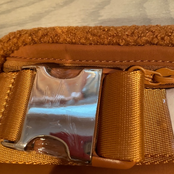 Fleece Belt-Bag Silver Hardware 1L NWOT - Picture 5 of 7